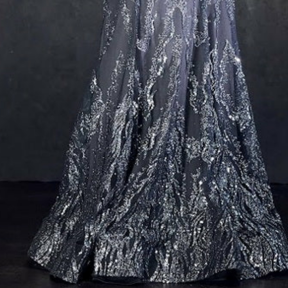Formal dress - Picture 4 of 9